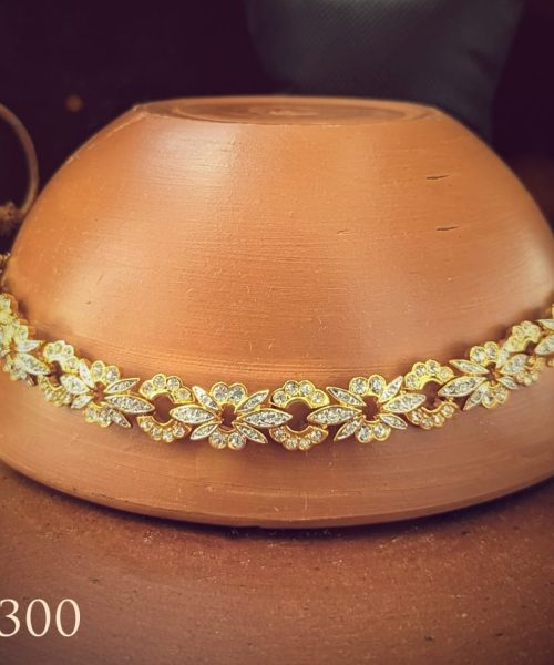 Two-tone Flower Choker Necklace