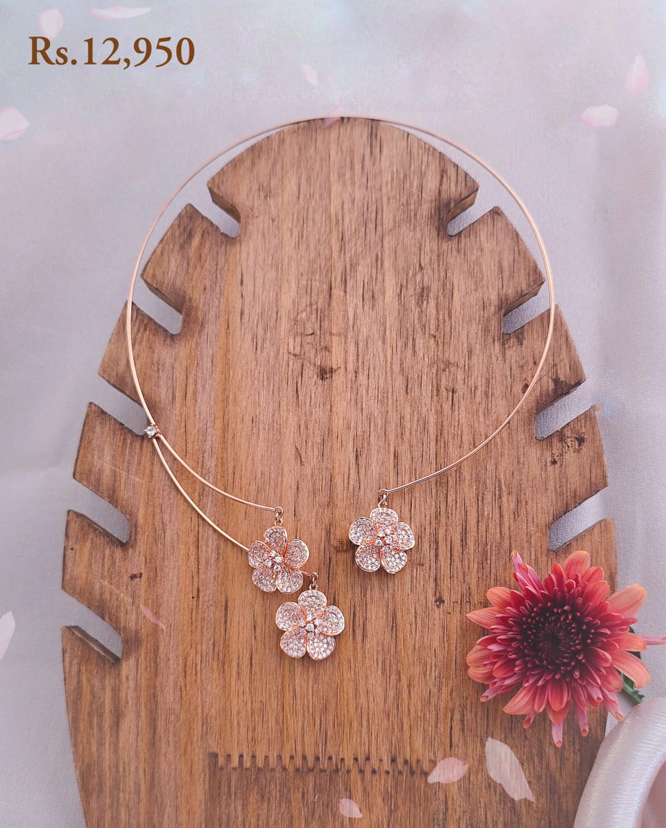 Front Open Three Flower Necklace - Image 5