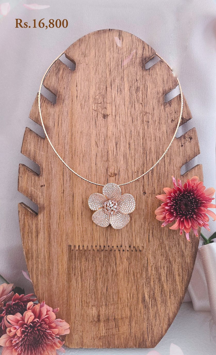 Blooming Flower Necklace With Lasso - Image 9