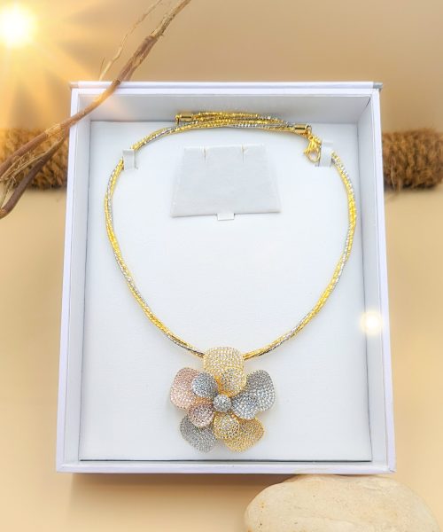 Double Petal Flower Twisted Necklace