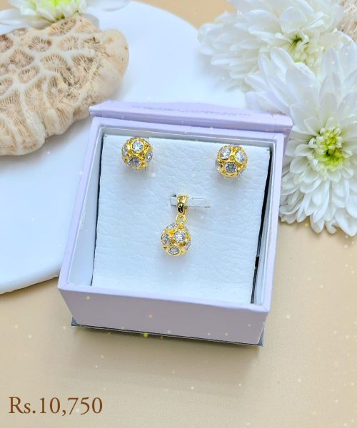 Signature Globe Glamour Pendant & Earrings