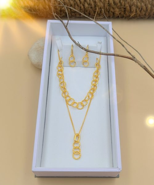 Artfully Linked Metal Collection