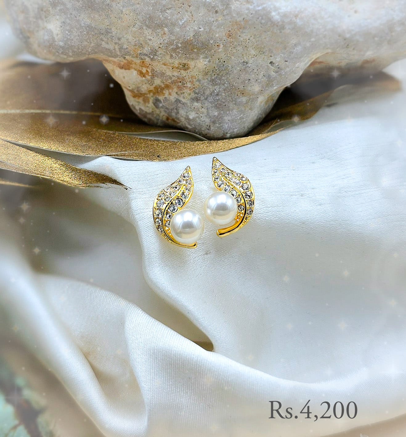 Foliage Pearl Stud Earring - Image 4