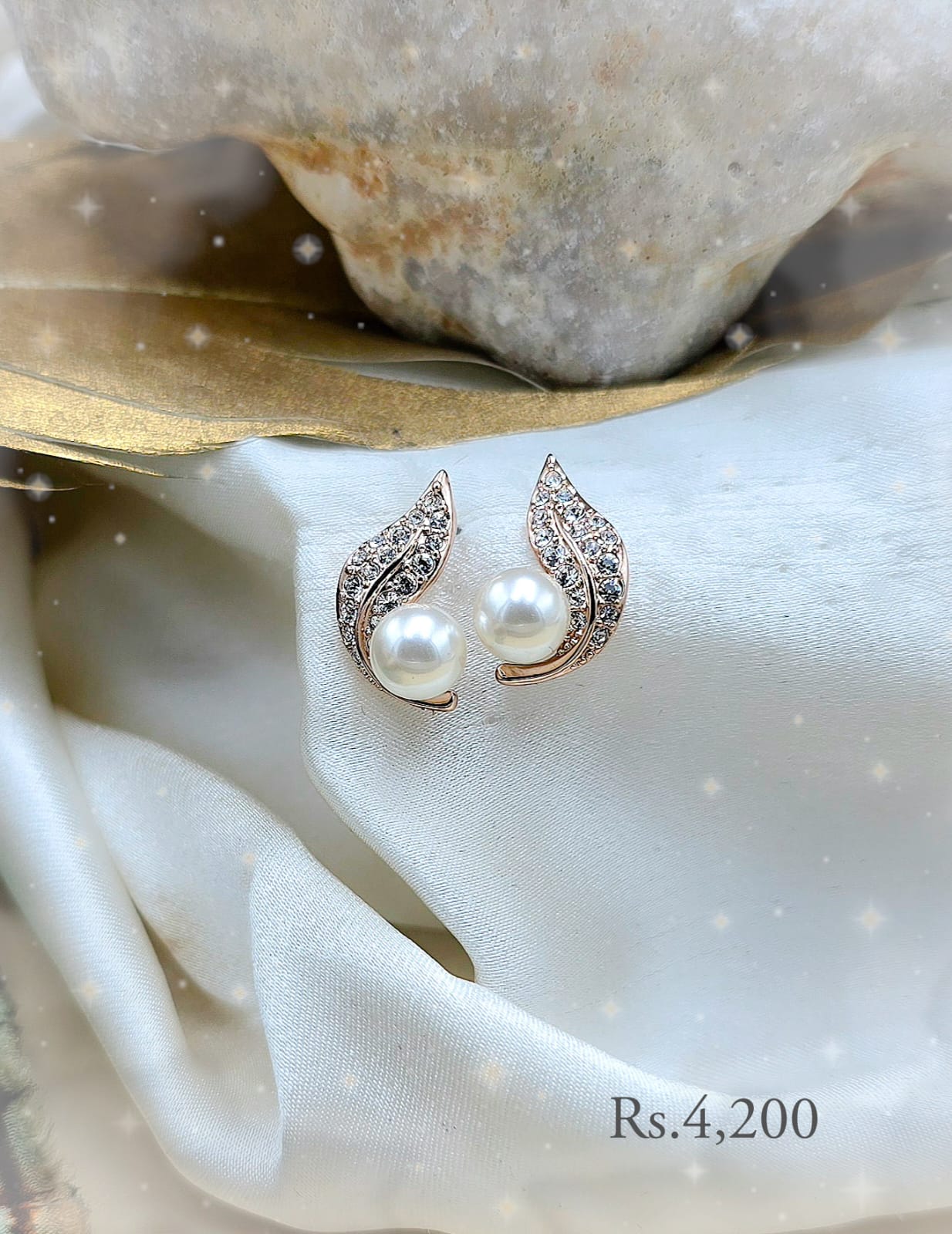 Foliage Pearl Stud Earring - Image 5