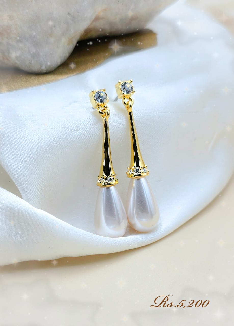 Serene Pearl Teardrop Earring - Image 5