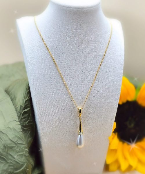 Serene Pearl Teardrop Pendant Necklace