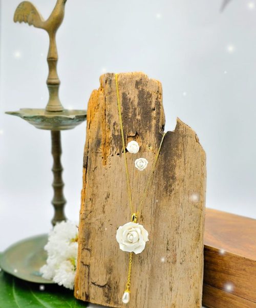 Ivory Bloom Teardrop Necklace Set