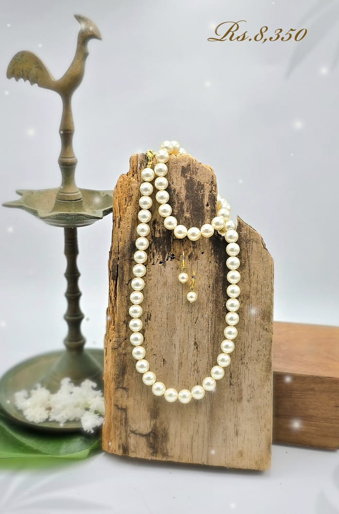 Signature Cream Pearl Necklace Set