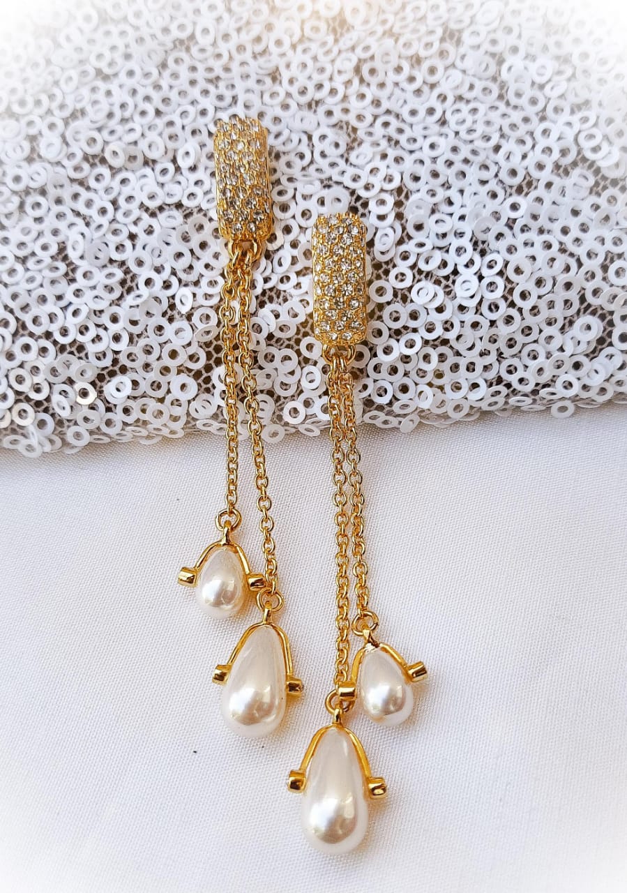 Pearl Teardrop Hanging Earring - Image 3