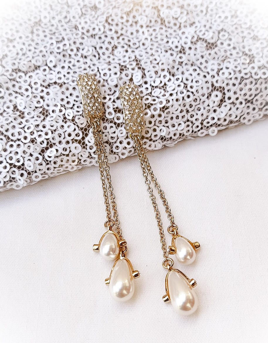 Pearl Teardrop Hanging Earring - Image 5