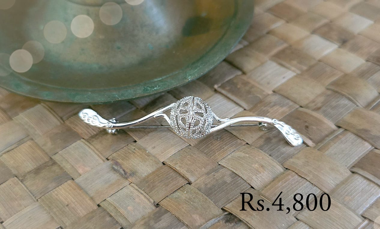 Metal Filigree Ball Saree Pin - Image 3