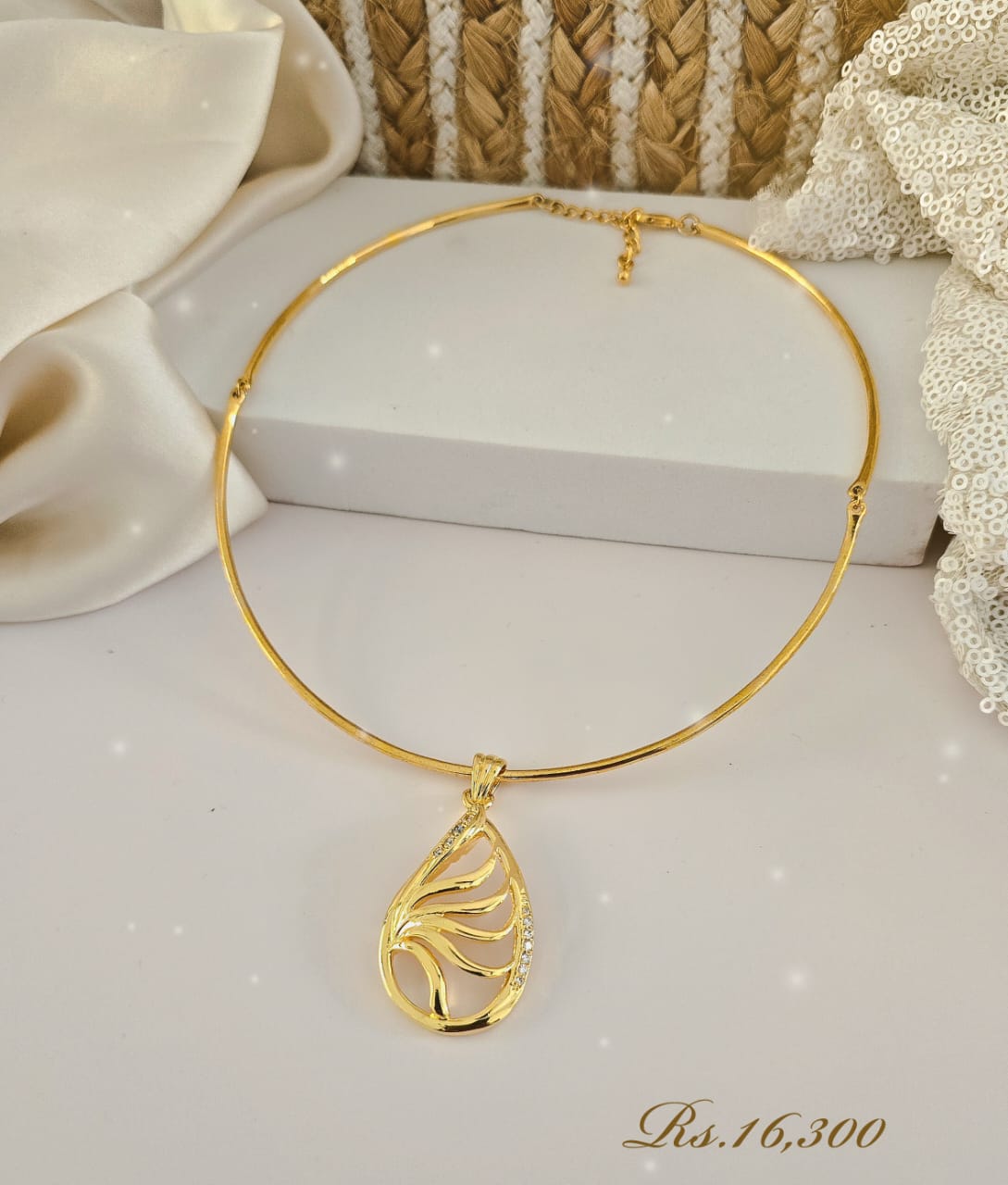 Stone & Metal Wave Teardrop Thick Lasso Necklace
