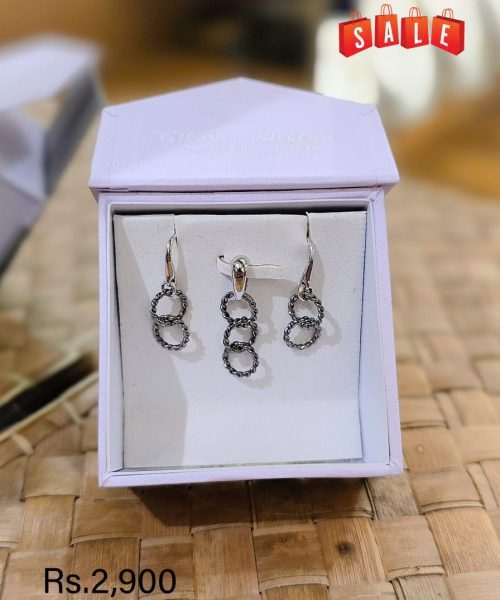 Artfully Linked Metal Pendant Set