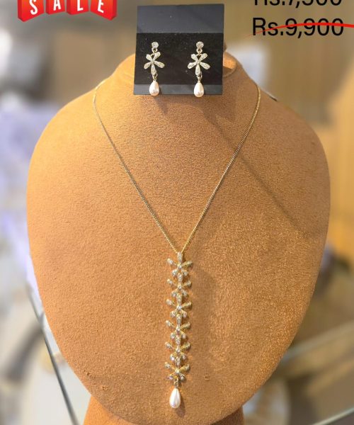 Five Petal Flower Drooping Necklace Set