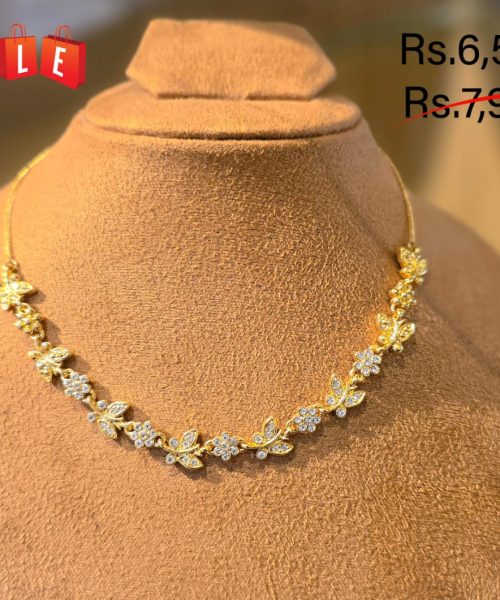 Small Flower With White Stones Half Necklace