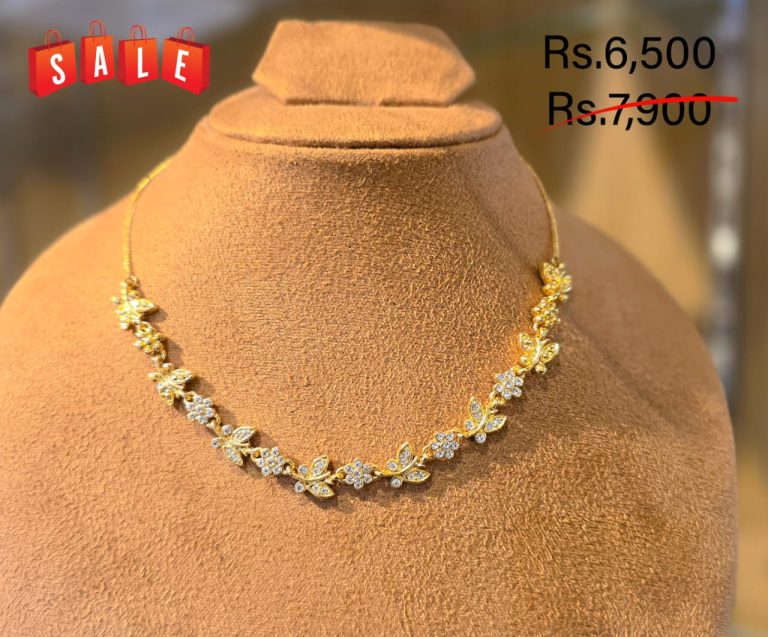 Small Flower With White Stones Half Necklace