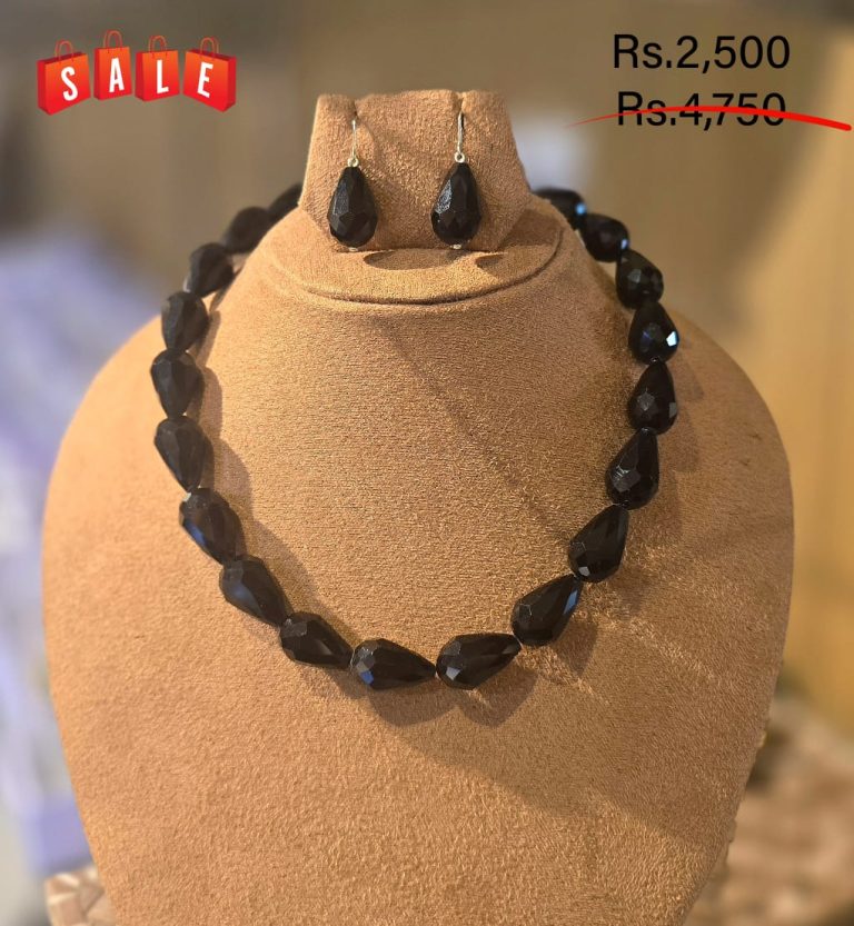 Fancy Black Teardrop Necklace Set