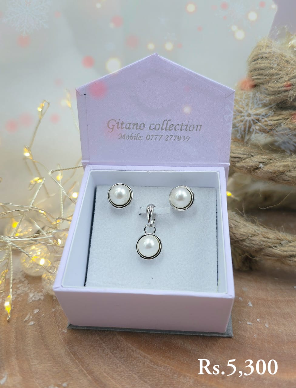 Pearl Rim Pendant Necklace Set - Image 2