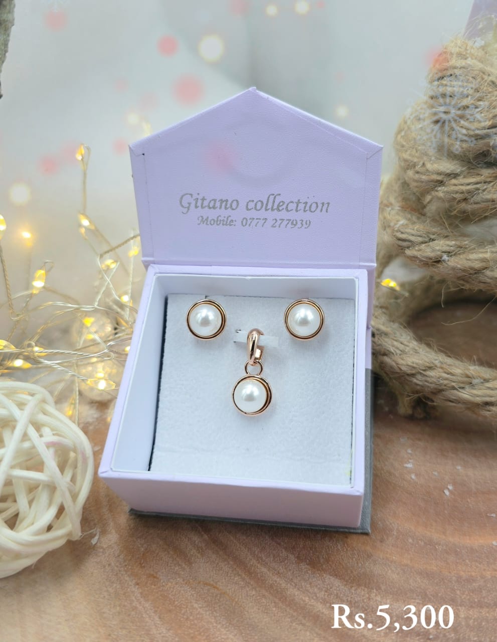 Pearl Rim Pendant Necklace Set - Image 4