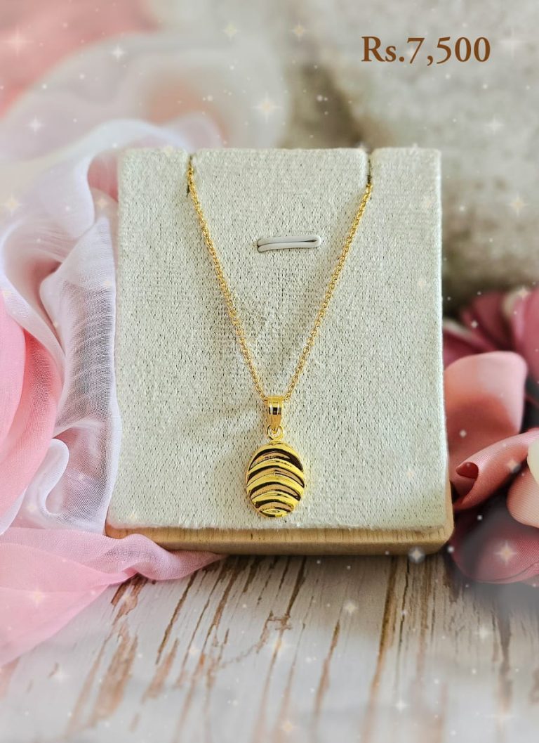 Signature Metal Leaf Necklace-VC