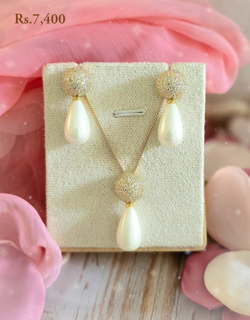 Fancy Stone Stud Pearl Teardrop Necklace Set
