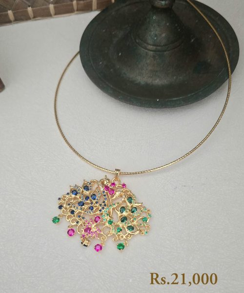 Multicolored Hansa Puttuwa Pendant With Lasso