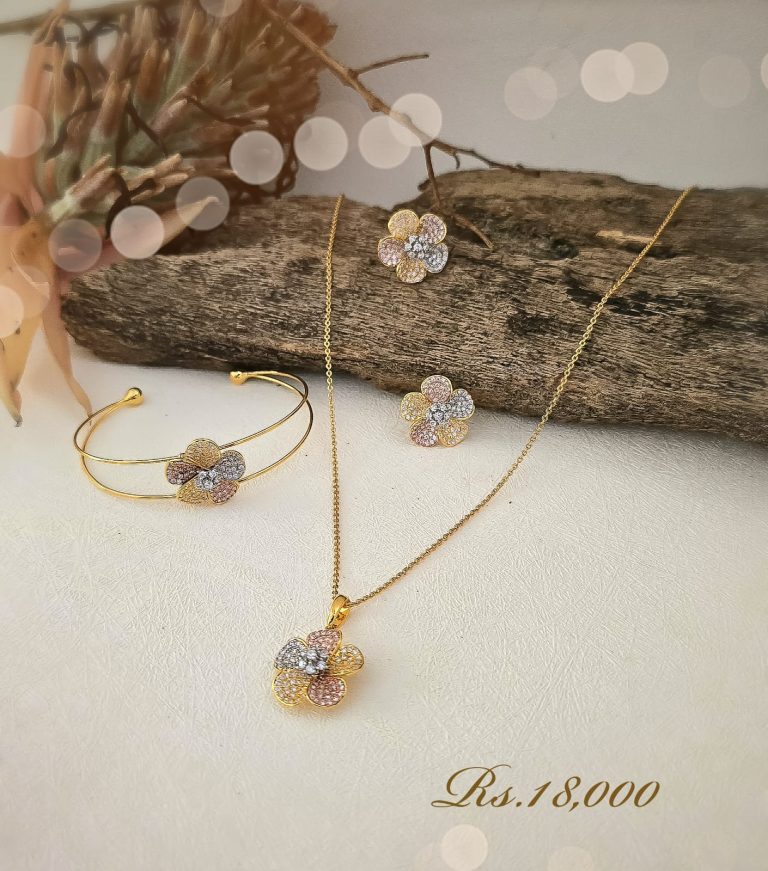 Five Petal Flower Pendant Necklace Set