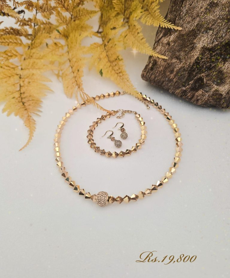 Aurum Crystal Passing Through Necklace Set